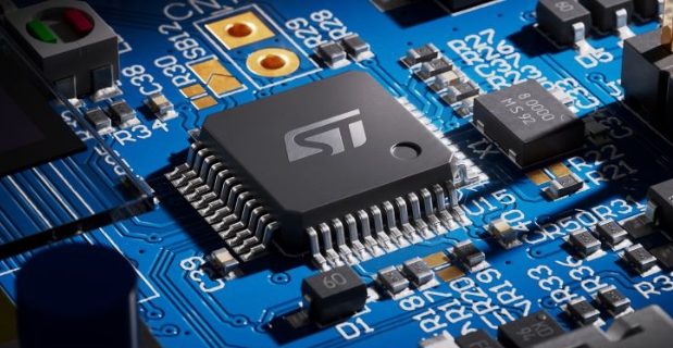 Intel layoffs: Strategic Transformation and Market challenges
